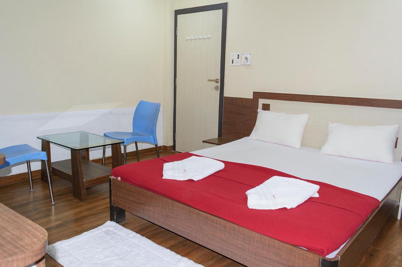 Hotel Mukesh Residency ปูเน่ ภายนอก รูปภาพ
