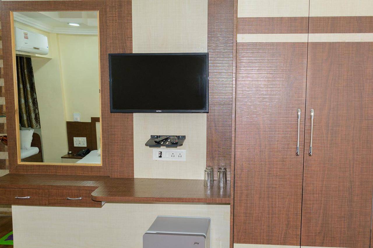 Hotel Mukesh Residency ปูเน่ ภายนอก รูปภาพ