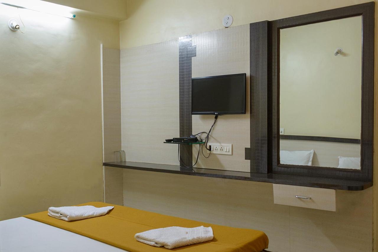 Hotel Mukesh Residency ปูเน่ ภายนอก รูปภาพ