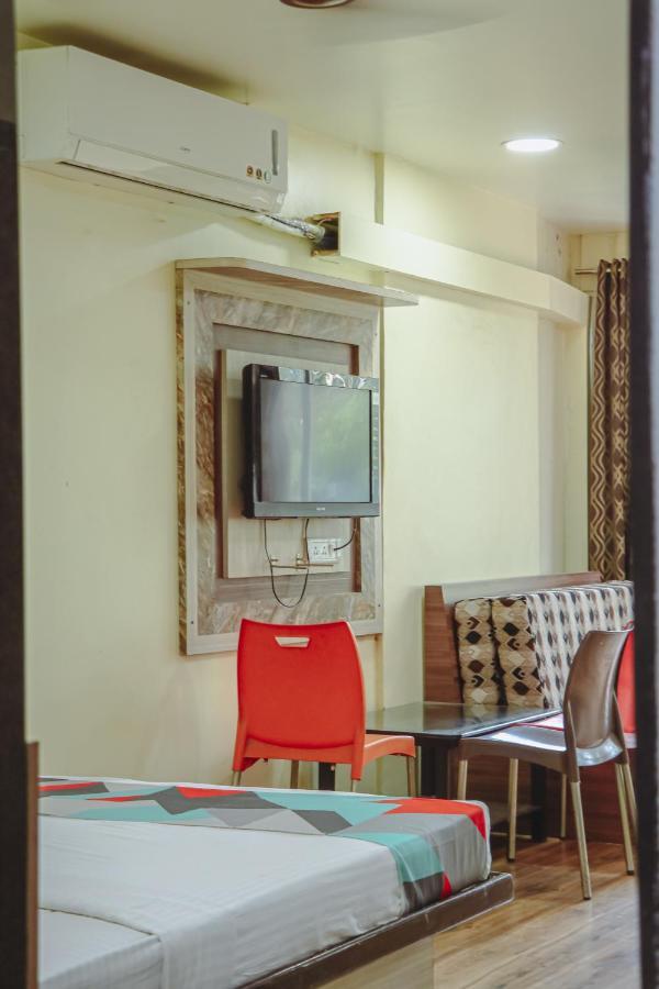 Hotel Mukesh Residency ปูเน่ ภายนอก รูปภาพ